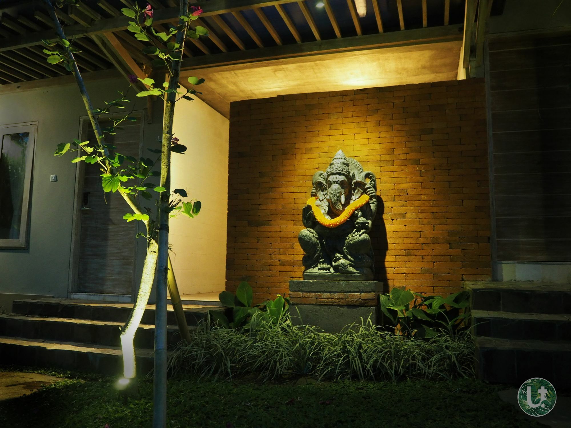 Ubud Tropical Exterior photo
